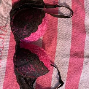Victoria’s Secret bra in excellent condition! 34D